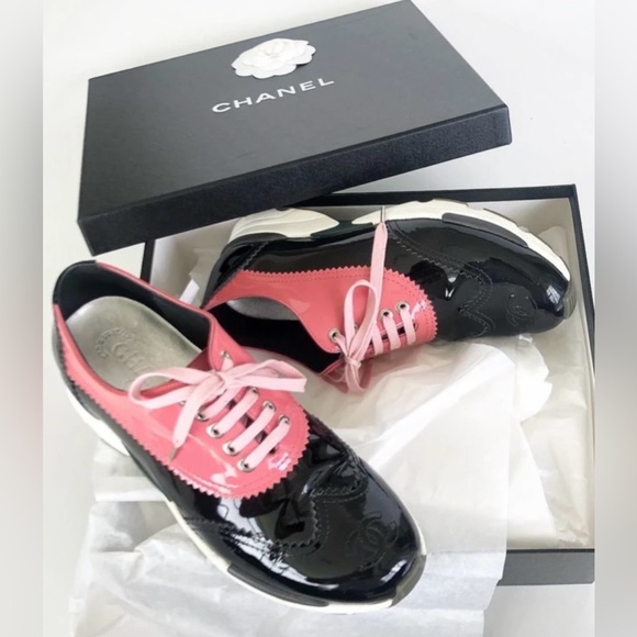 Chanel Oxford shoes - Picture 1 of 3